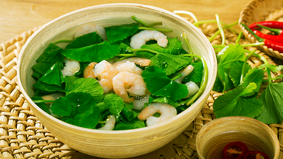 Canh rau má thanh mát cho ngày hè nóng bức